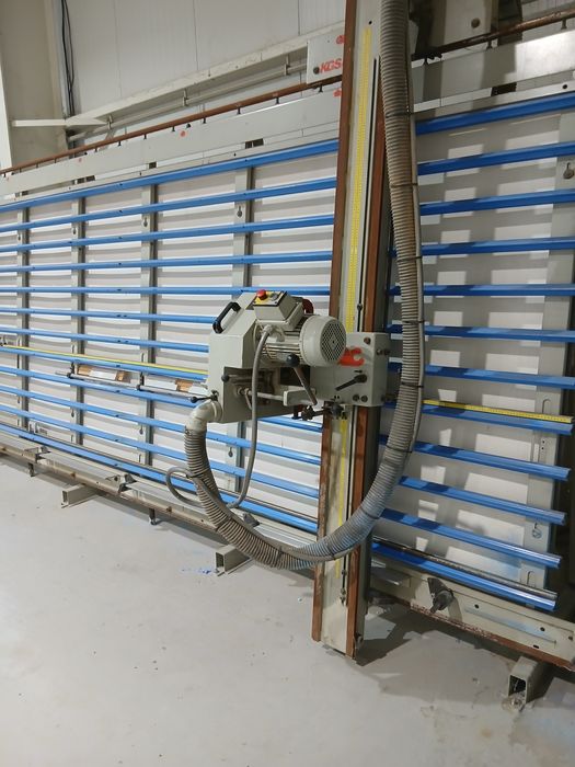 Вертикална трионна машина GMC KGS 400E