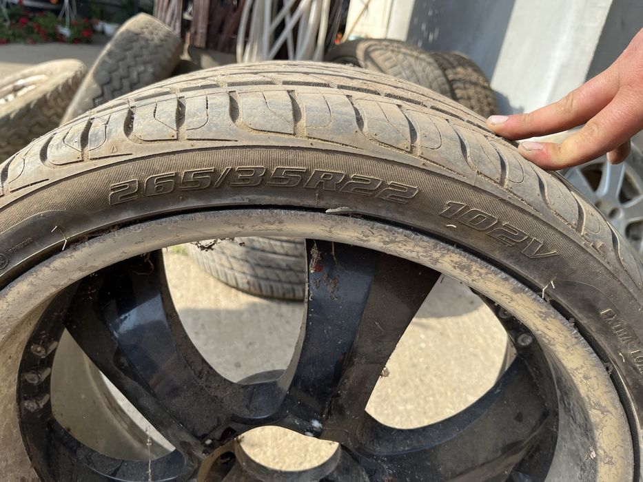 Vand jante cu anvelope doua seturi complete purtate pe mitsubishi L200