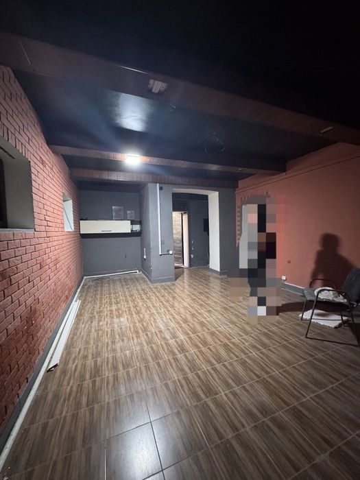 Яккасарай. Жуманджи. Пед институт .5 комнатный помещение Цокольный!