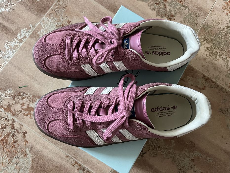 Продам женские кроссовки