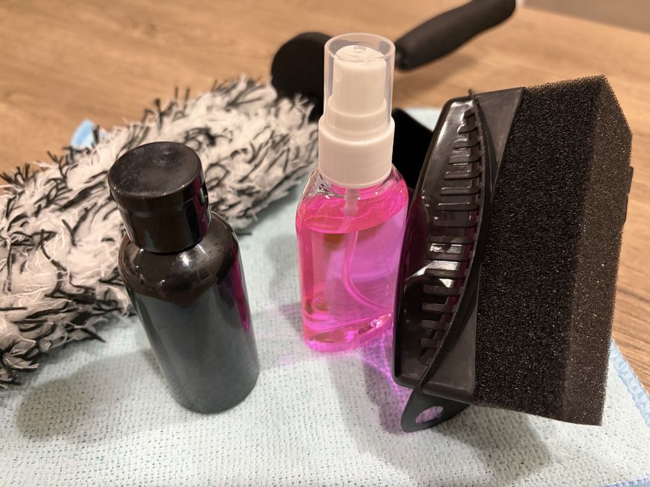 Комплект за почистване на джанти и гуми