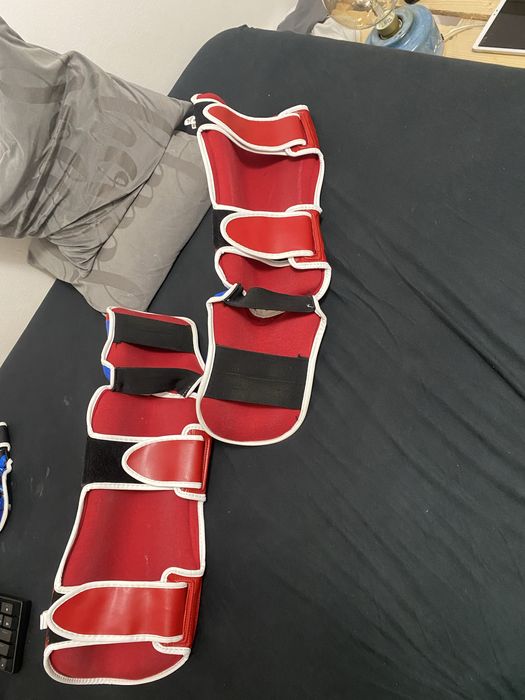 Vand tibiere de kickbox armura noi