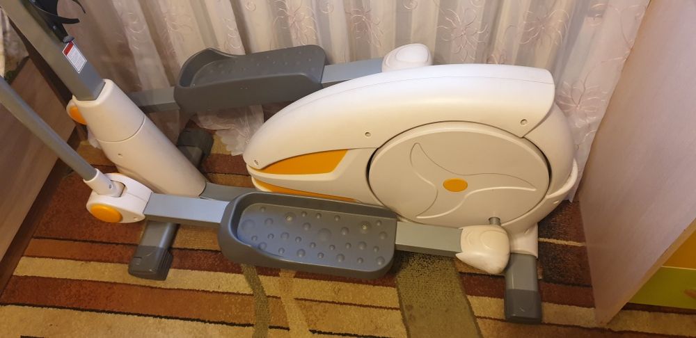 Продам эллипсоид тренажер HouseFit