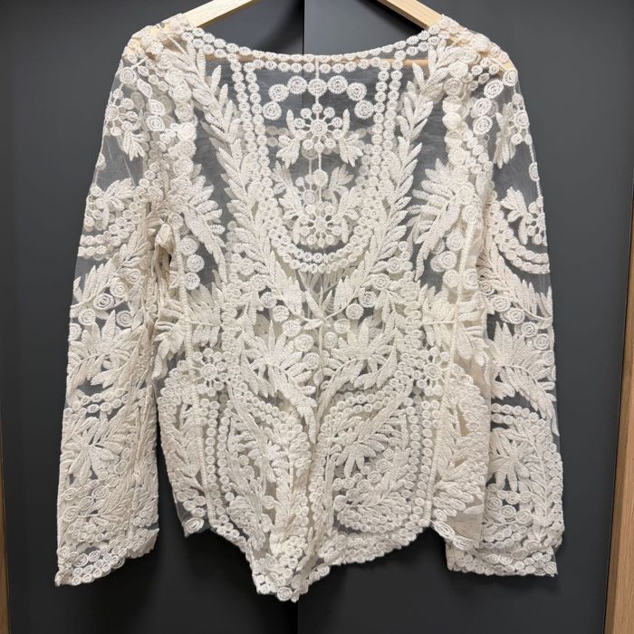 Bluză elegantă din dantelă bej, mărimea S-M, stare excelentă