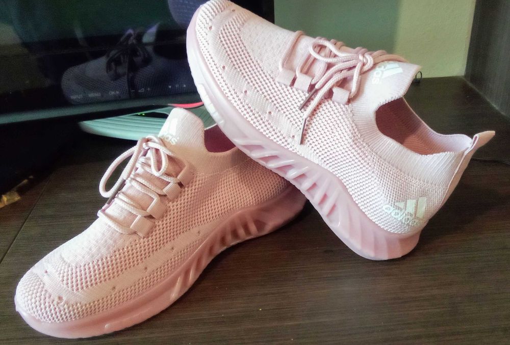 Маратонки адидас