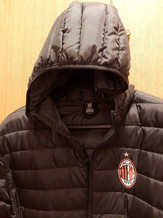 Яке с качулка на Милан