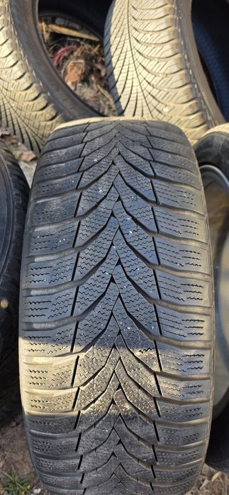 Гуми 2бр 225/45/17 - 1бр  - 89лв