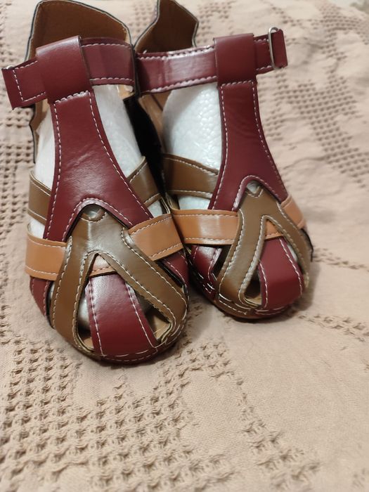 Продаю новые женские сандалии