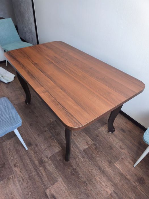 Продам стол обеденный