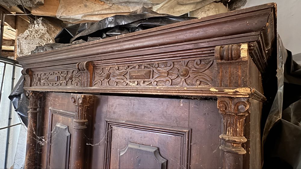 Dulap vechi antichitate peste 150 ani