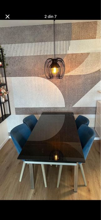 Masa sticla neagra si scaune tapitate