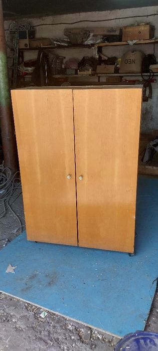 Шкаф срочно продам