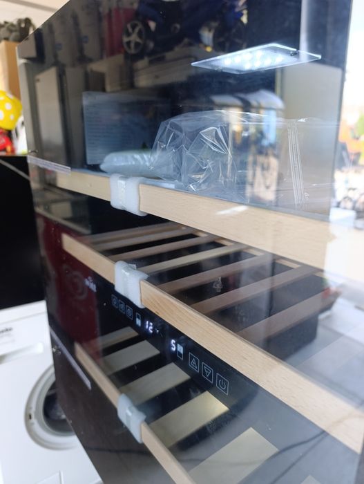 Нова Хладилна витрина за вино WINE COOLER