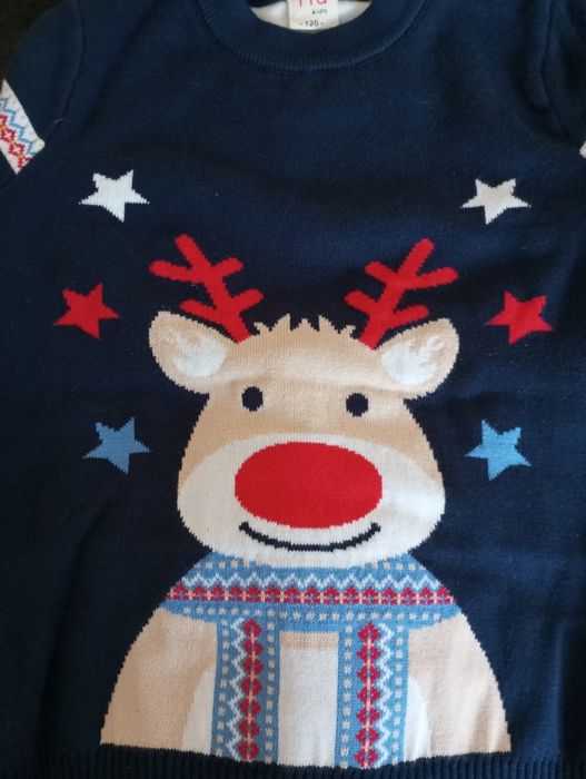Два бр.чисто нови зимни пуловерчета за момиче или момче,ръст 120 см...