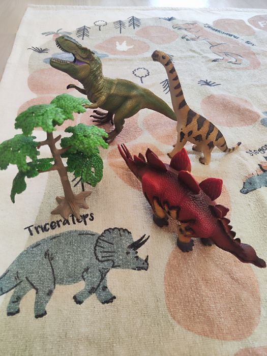 Килим/игра (в комплект с динозаври)