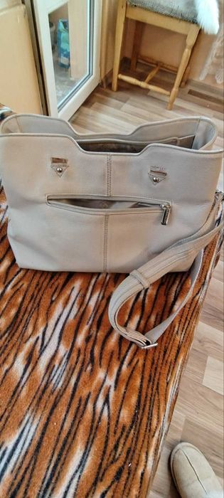 Продавам дамски чанти естествена кожа