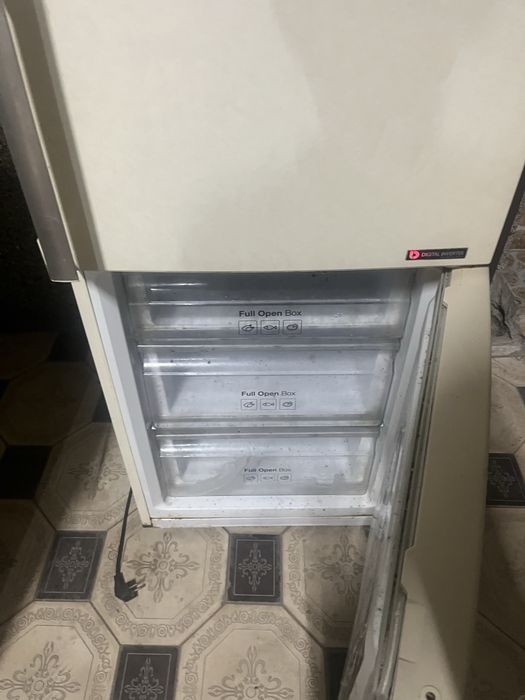 Продается холодильник Samsung