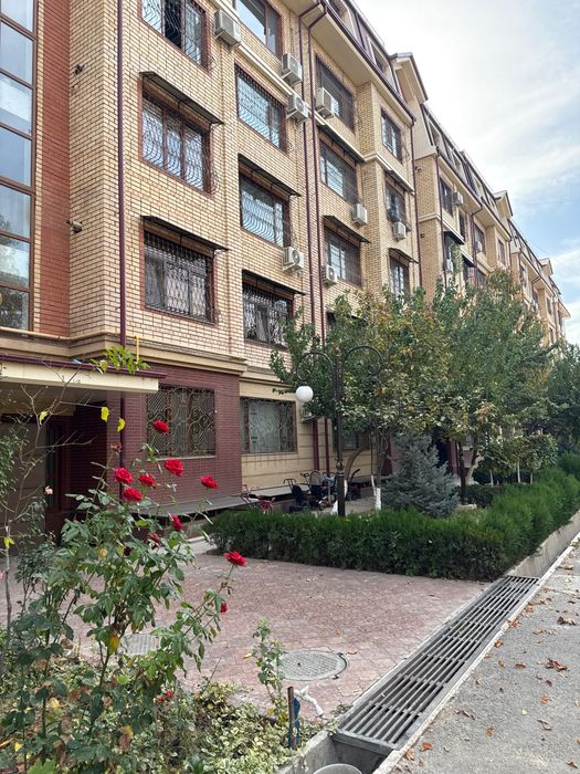 Ижарага уй берилади (2 нафар қиз бола керак).