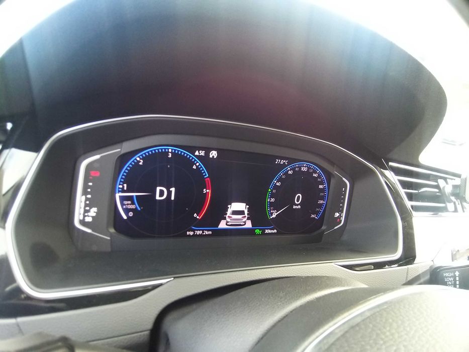 0 км  Дигитално табло VW passat B8 спортен мулти волан  фарове golf 7