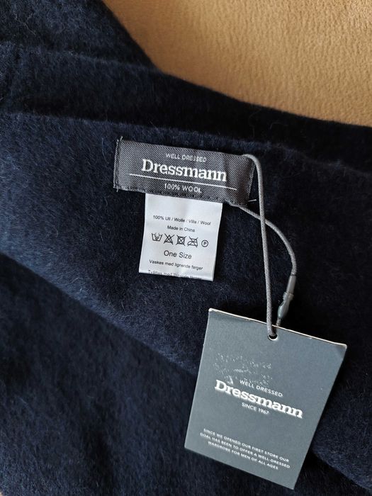 Dressman нов с етикет шал в тъмно синьо от 100 % вълна