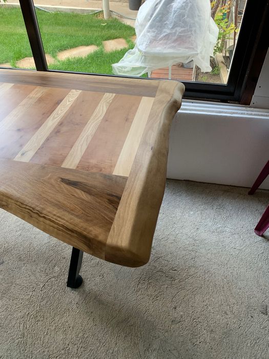 Масивна маса от орех и череша