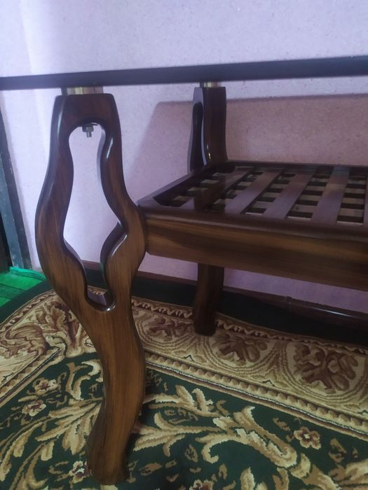 Продаётся стол для гостиной