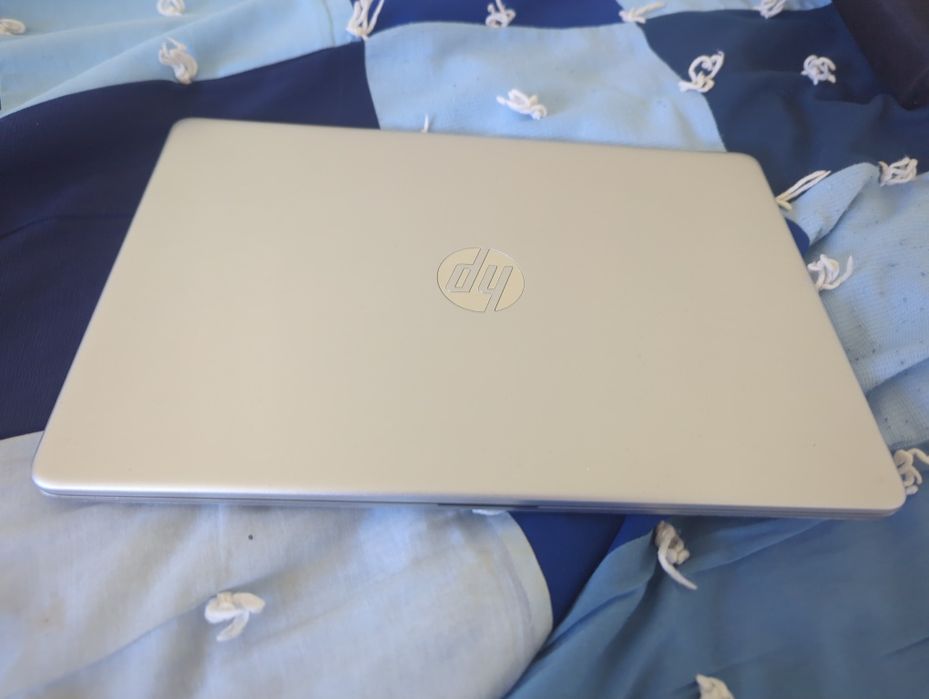 Laptop HP 15s Ryzen 7 5825U 16GB RAM 512G stare excelentăB SSD 15.6" FHD