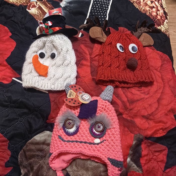 Детски зимни шапки, ръкавици и комплектчета