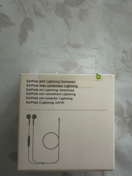 Продам наушники Apple