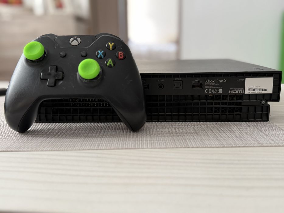 Xbox one X 1TB+ Controller