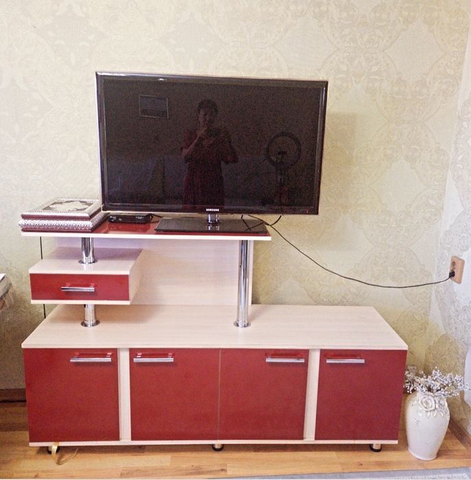 Мини стенка, оригинальный дизаин, удобная, компактная