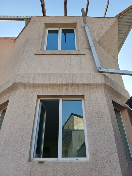 Пластиковые окна с подоконниками