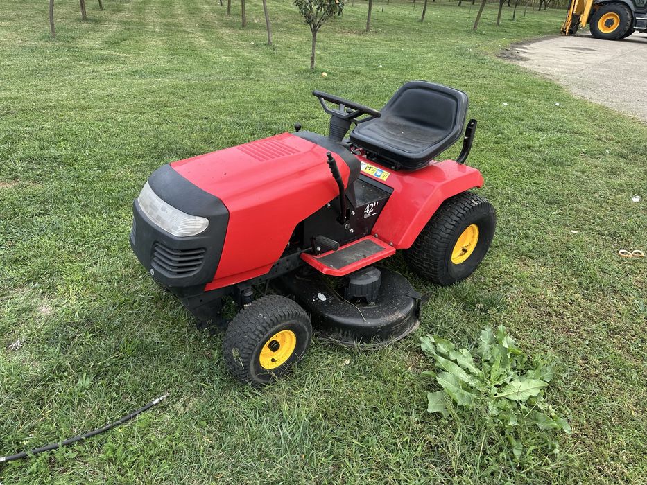 Tractoras tuns iarba 19cp doi cilindrii