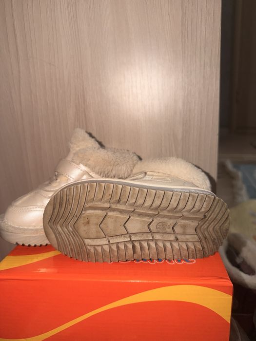 Продам детскую обувь