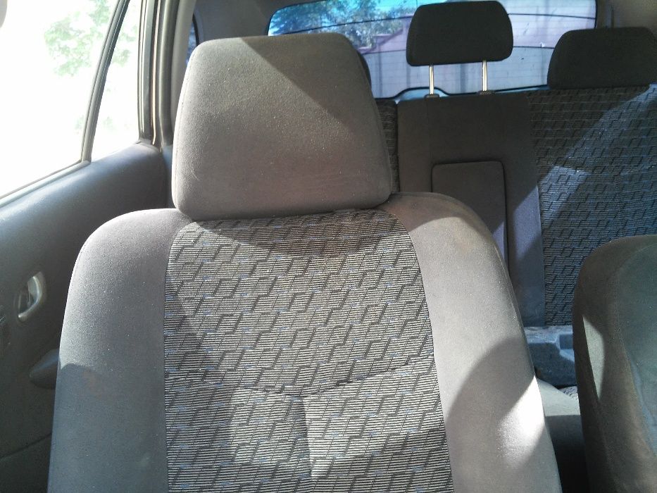 Продавам Мазда323ф бензин на части