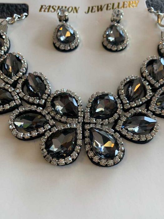 Стилен комплект бижута-Колие и обеци