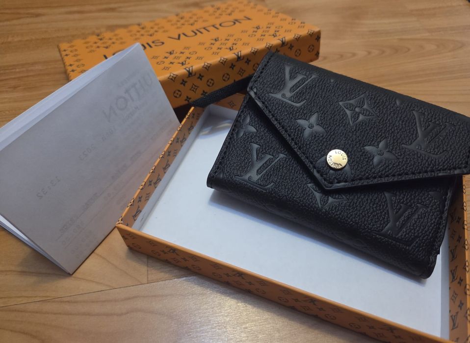 Portofel Louis Vuitton cu factură și cutiuță