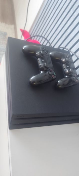 Продам PS 4 PRO.