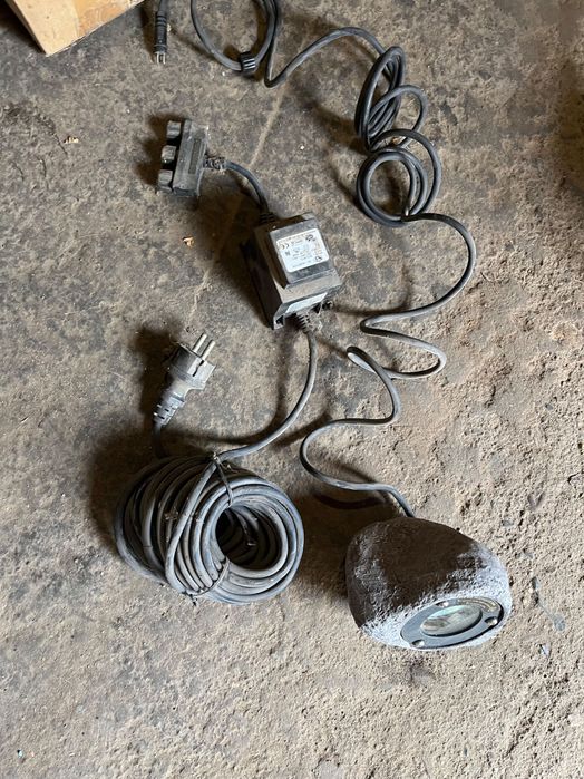 Влагозащитени лампи за градина или басейн