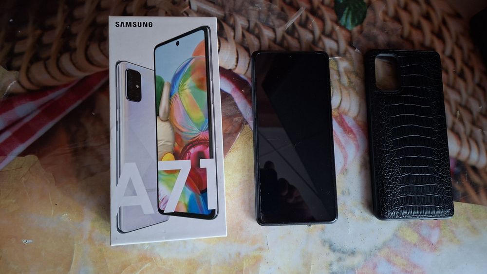 SAMSUNG Galaxy A71