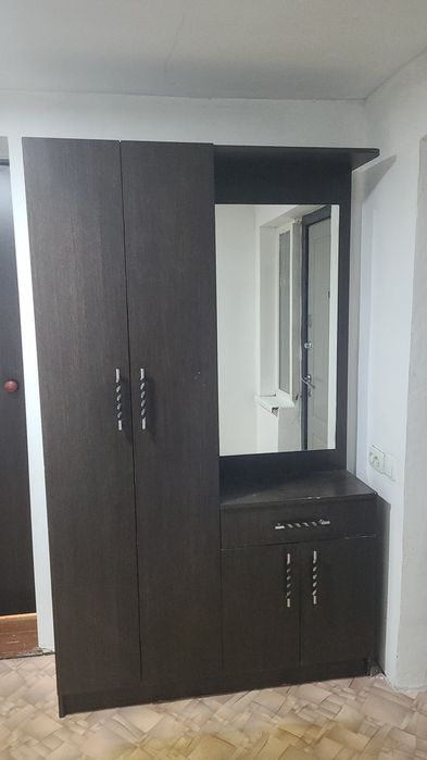 Продам шкаф в прихожую
