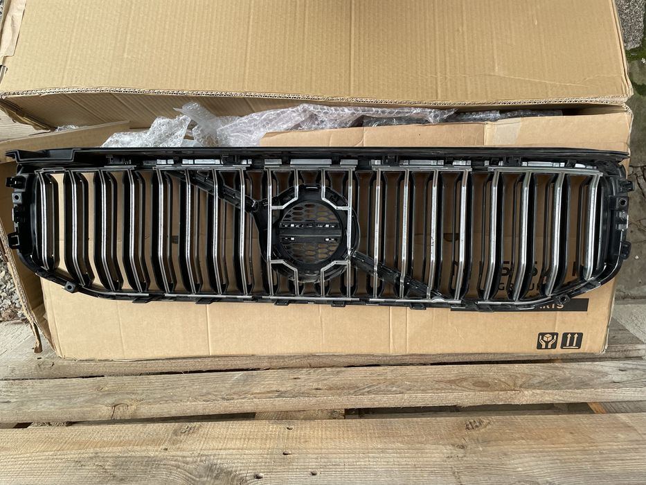 Предна решетка Volvo xc40