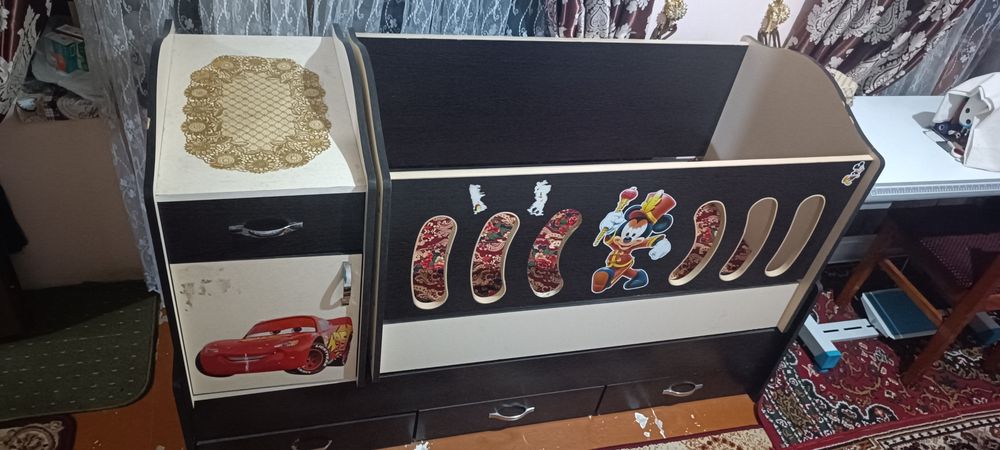 Bolar kravati qimirlaydi ustini olsa kravat buladi pastiga 3 ta g'alad