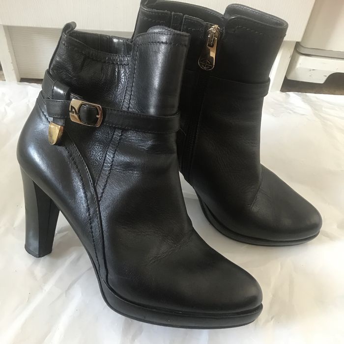 Вся обувь по 1500 тг