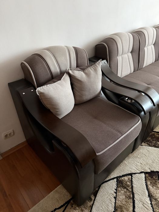 Vând canapea extensibilă + 2 fotolii