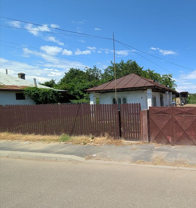 Vand teren si casā în Marasesti 1257m²