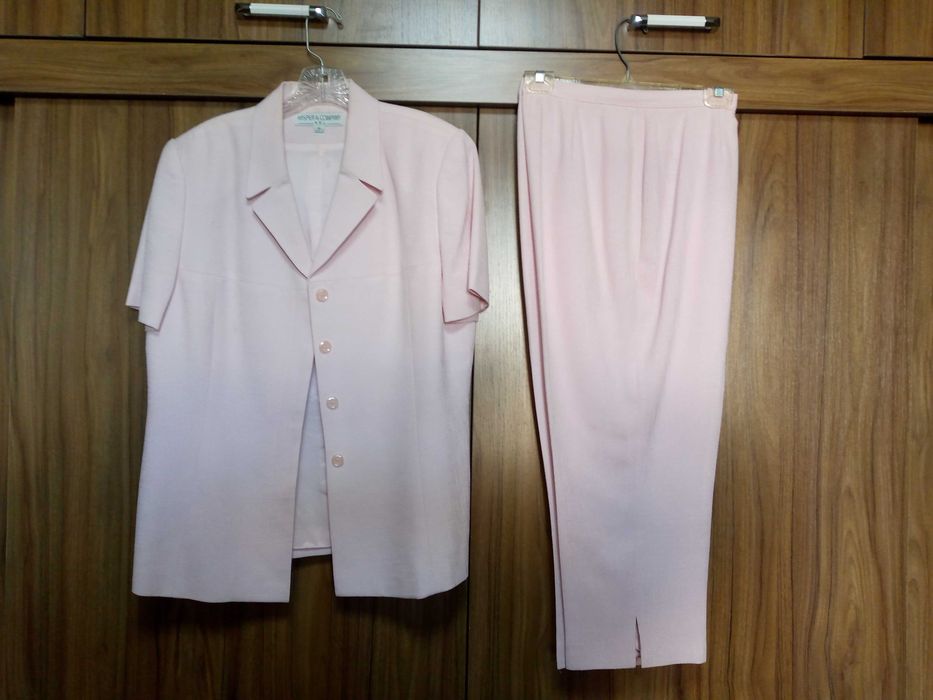 Шикарный розовый  брючный костюм(покупали в Америке)разм 52-54