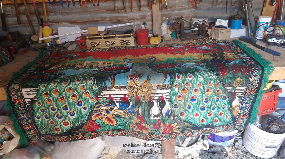 Carpetă veche de perete