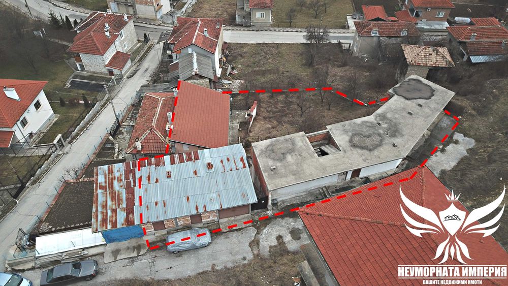 Двуетажна къща с две сгради 480РЗП с 800кв. двор село Павелско