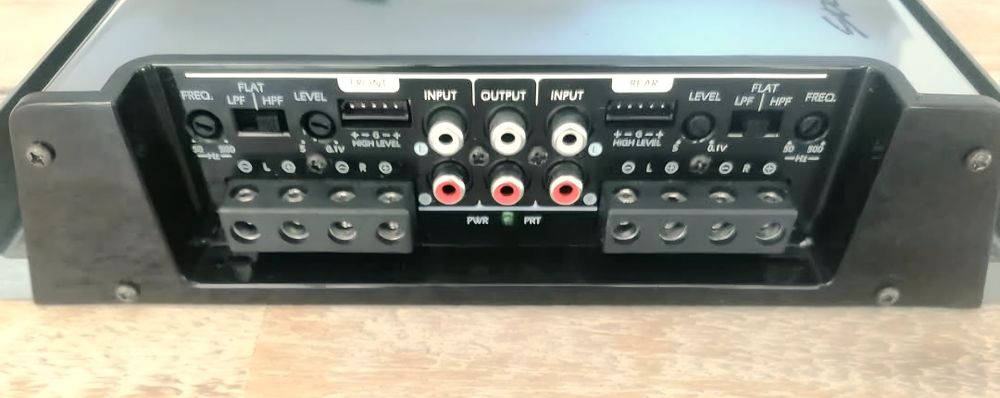 LIGHTNING AUDIO  - statie auto - amplificator audio